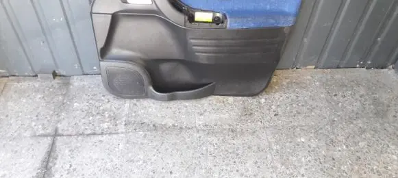 Opel Zafira A Front door card panel trim 24418735