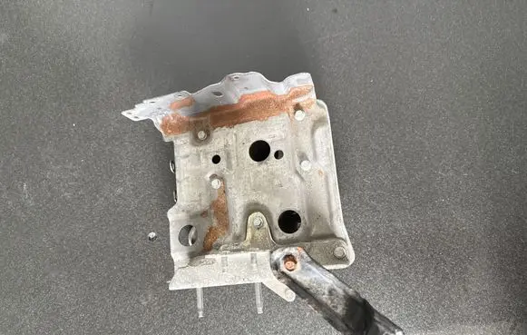 Battery box tray