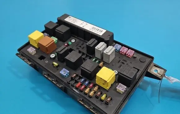 Opel Astra H Fuse box set 13205783 IMPRK1563442