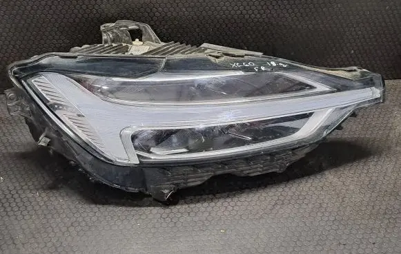 Volvo XC60 Headlight/headlamp 32133549