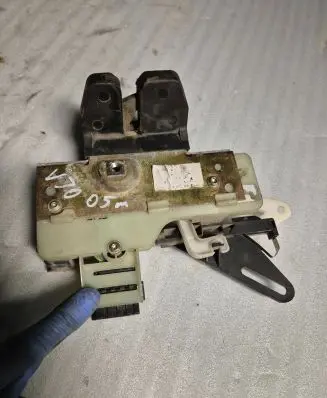 Volvo V70 Tailgate/trunk/boot lock/catch/latch 22375