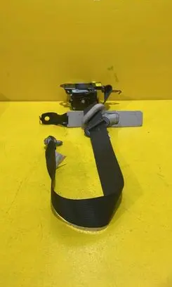 Mazda 6 Front seatbelt 1077419