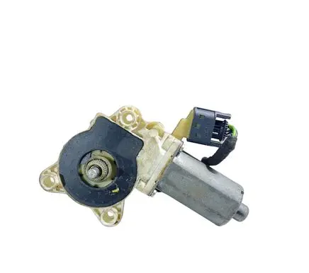 Mercedes-Benz CLS C219 Front door window regulator motor 0130821433
