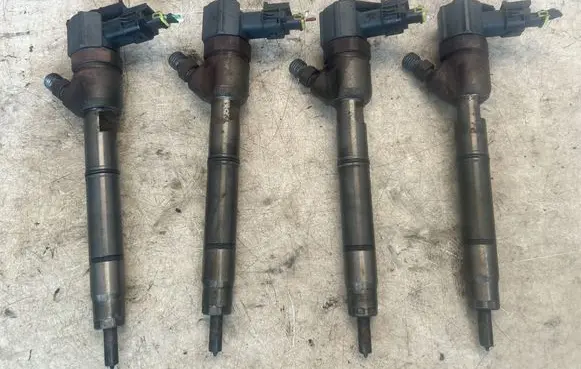 Hyundai i20 (PB PBT) Fuel injectors set 0445110320 338002A900