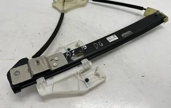 Audi A1 Rear window lifting mechanism without motor 82G839462
