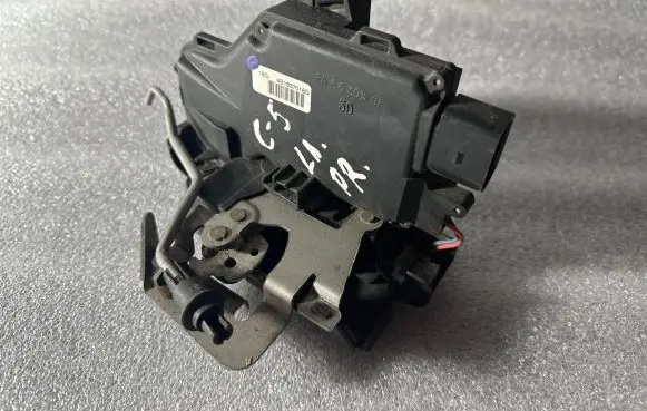 Audi A6 S6 C5 4B Front door lock 4B1837016G