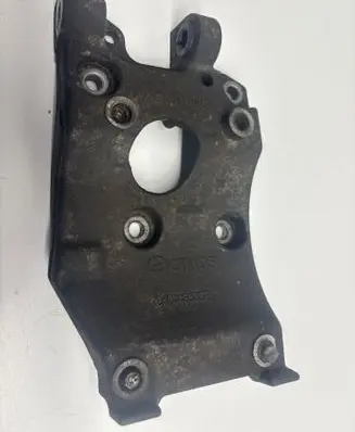 Ford Focus A/C compressor mount bracket C4004653SE AV2Q8D611AB AV2Q8D611