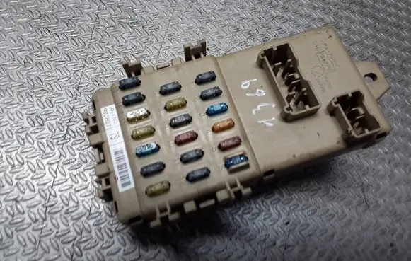 Subaru Forester SF Fuse module