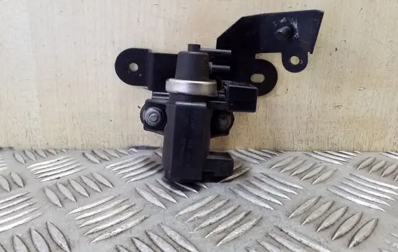 BMW X3 E83 Turbo solenoid valve 72279600 2247906