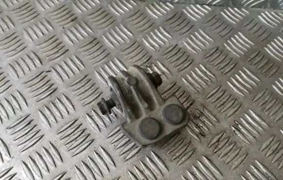 Volvo S60 Engine mount bracket 30680750