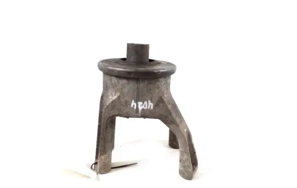 Volkswagen Transporter - Caravelle T5 Engine mounting bracket 7H0199849AT