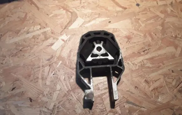Volvo V40 Engine mount bracket 40842035