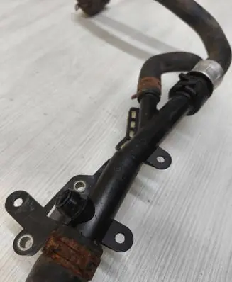 Engine coolant pipe/hose