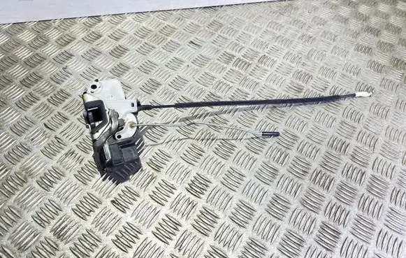 Opel Insignia A Front door lock 13577984
