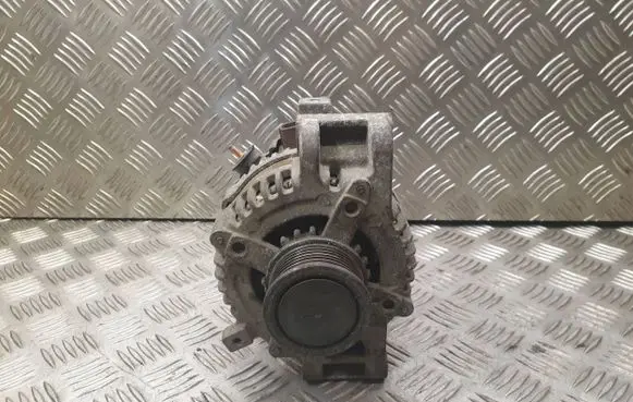 Toyota Auris 150 Generator/alternator 270600R011