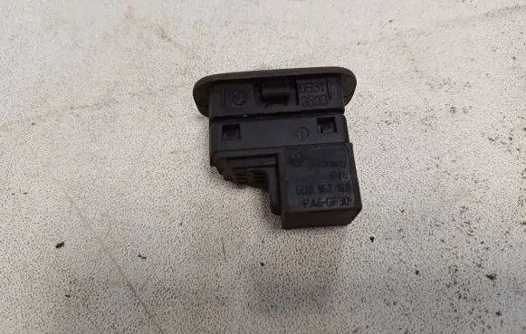 Volkswagen Golf V Alarm switch 6Q0962109