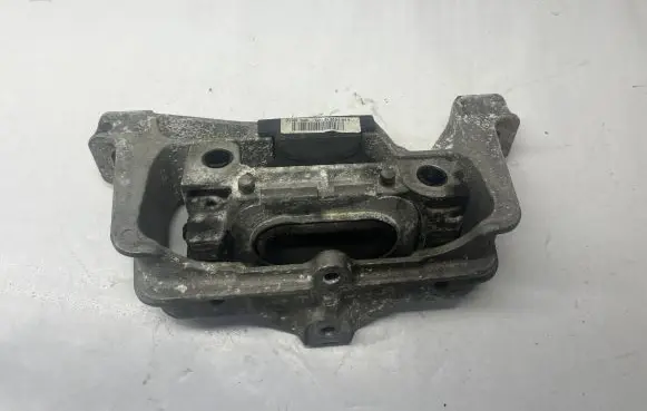 Mercedes-Benz CLA C117 X117 W117 Engine mount bracket A2462402617