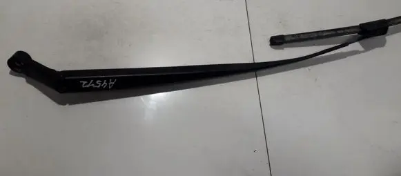 Toyota Auris 150 Front wiper blade arm