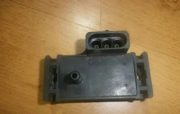 Opel Astra F Air pressure sensor 8768203