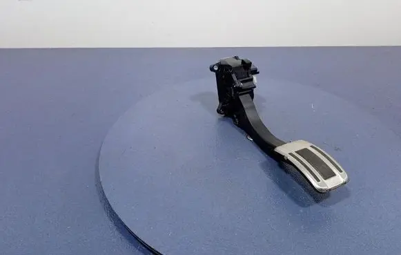 Mercedes-Benz 508 Accelerator throttle pedal 9836042080