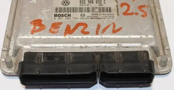 Volkswagen Transporter - Caravelle T5 Engine control unit/module 022906032C 26SA7028 0261206735