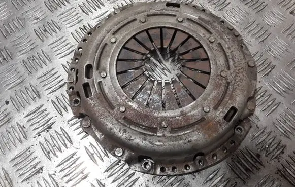 Volkswagen PASSAT B6 Pressure plate 