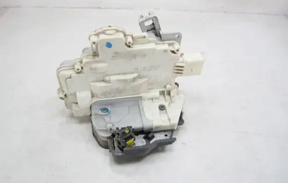 Audi A3 S3 8P Front door lock 4F1837016