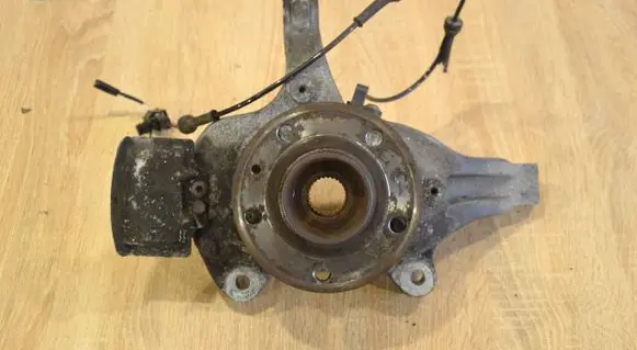 Renault Laguna III Front wheel hub spindle knuckle