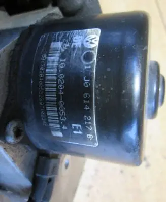 Volkswagen Golf IV ABS Pump 1J0907379E 1J0614217B