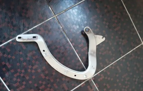 Volkswagen Jetta II Tailgate/trunk/boot hinge