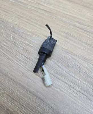 Volvo V70 Windshield washer fluid level sensor 0023935