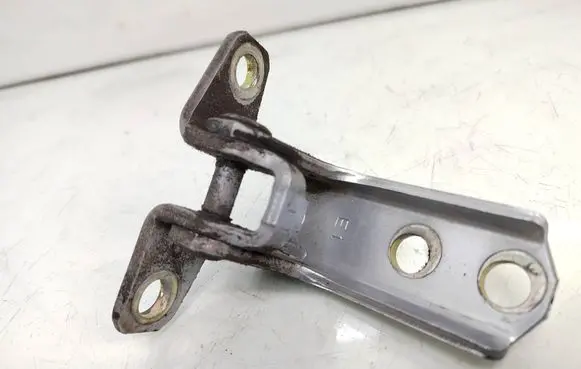 Mitsubishi Outlander Rear door lower hinge