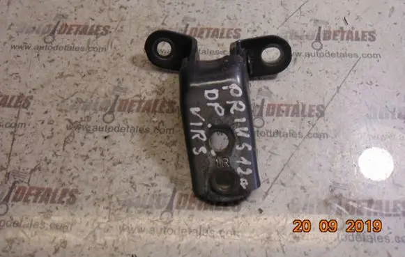 Toyota Prius (XW30) Front door upper hinge