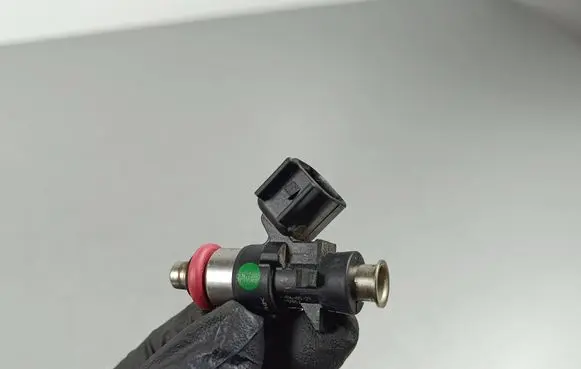 Jeep Grand Cherokee WL Fuel injector 0280158662 05281427AA
