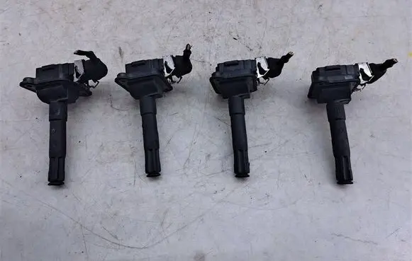 Volkswagen PASSAT B5 High voltage ignition coil 058905105
