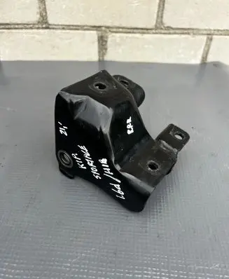 KIA Sportage Engine mounting bracket