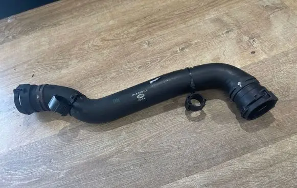 Land Rover Range Rover Sport L494 Engine coolant pipe/hose FPLA8D033CA