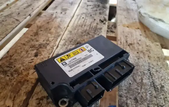 Chevrolet Captiva Airbag control unit/module 13587444