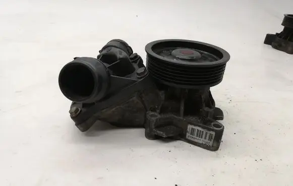 BMW 1 E81 E87 Water pump 7790045