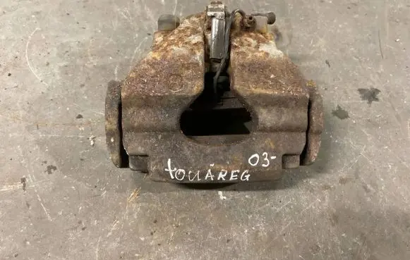 Volkswagen Touareg I Front brake caliper 756105D