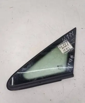 Opel Zafira B Front door vent window glass four-door 