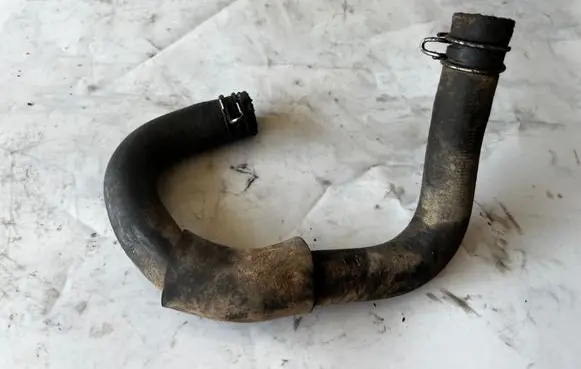 Nissan Patrol Y61 Engine coolant pipe/hose
