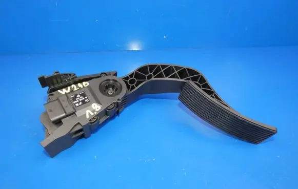 Mercedes-Benz B W246 W242 Accelerator throttle pedal A2463001904