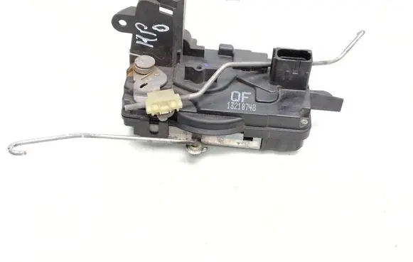 Opel Astra H Front door lock 13210748