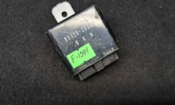 Hyundai Santa Fe Window wiper relay 954202B500