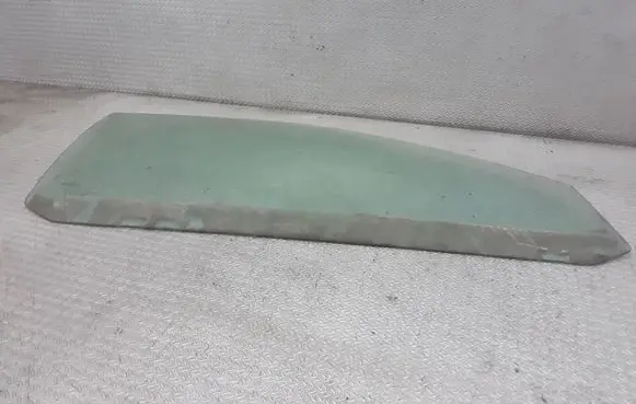 Audi A4 S4 B5 8D Front door window glass four-door
