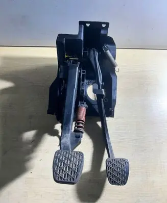 Mercedes-Benz CLK A209 C209 Pedal assembly A2032903101 0217901762