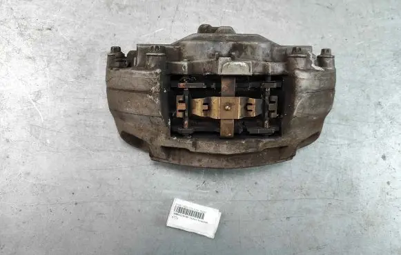 Mercedes-Benz GLC X253 C253 Front brake caliper A0004210100