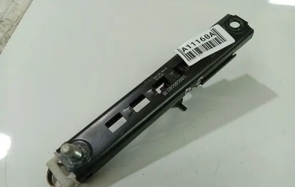 Opel Zafira A Seat belt adjustment rail GM090560661