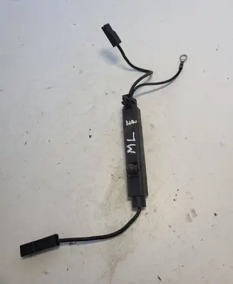 Mercedes-Benz ML W163 Aerial antenna amplifier 2028202389